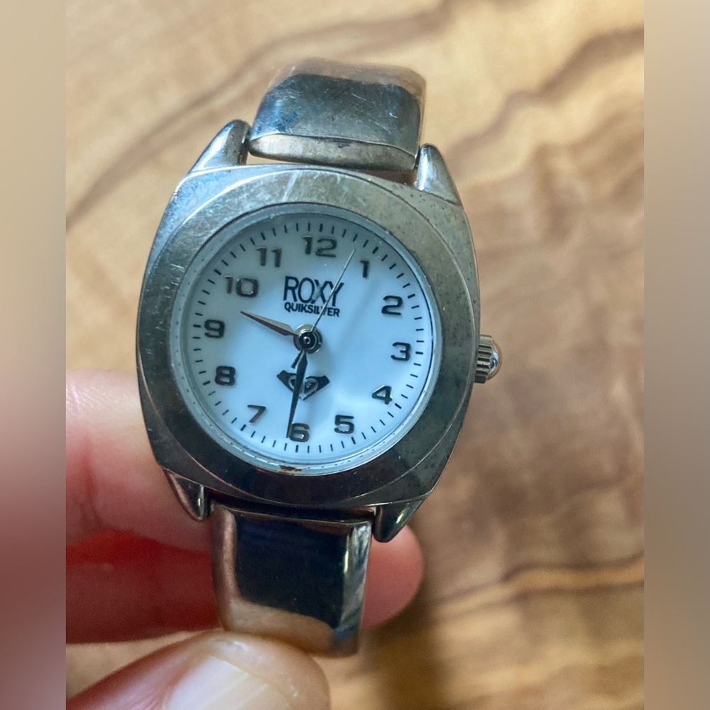 Roxy Women’s Silver Watch White Dial Surf Style Y2K Beach Coastal Vintage